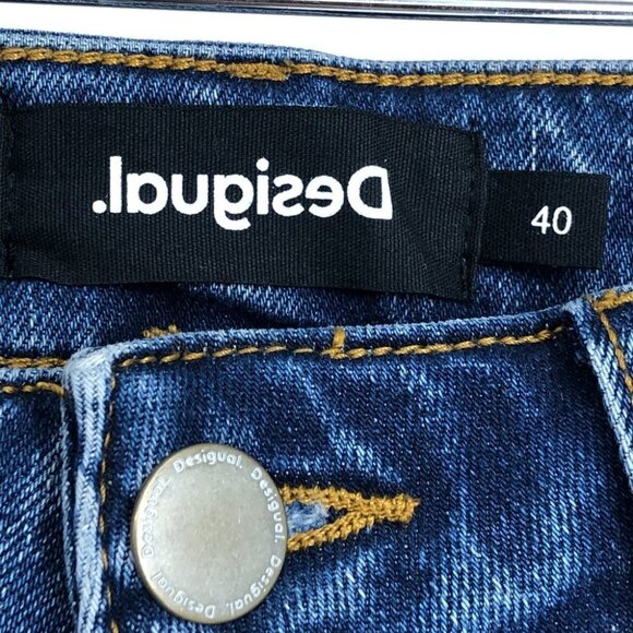 NWT Desigual Medium Wash Floral Embroidered Flared Jeans size 6 - Picture 4 of 15